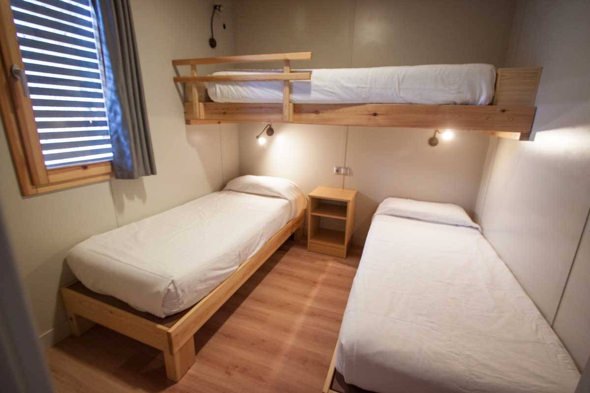 Camping Joan - bungalow Costa Confort White bedroom