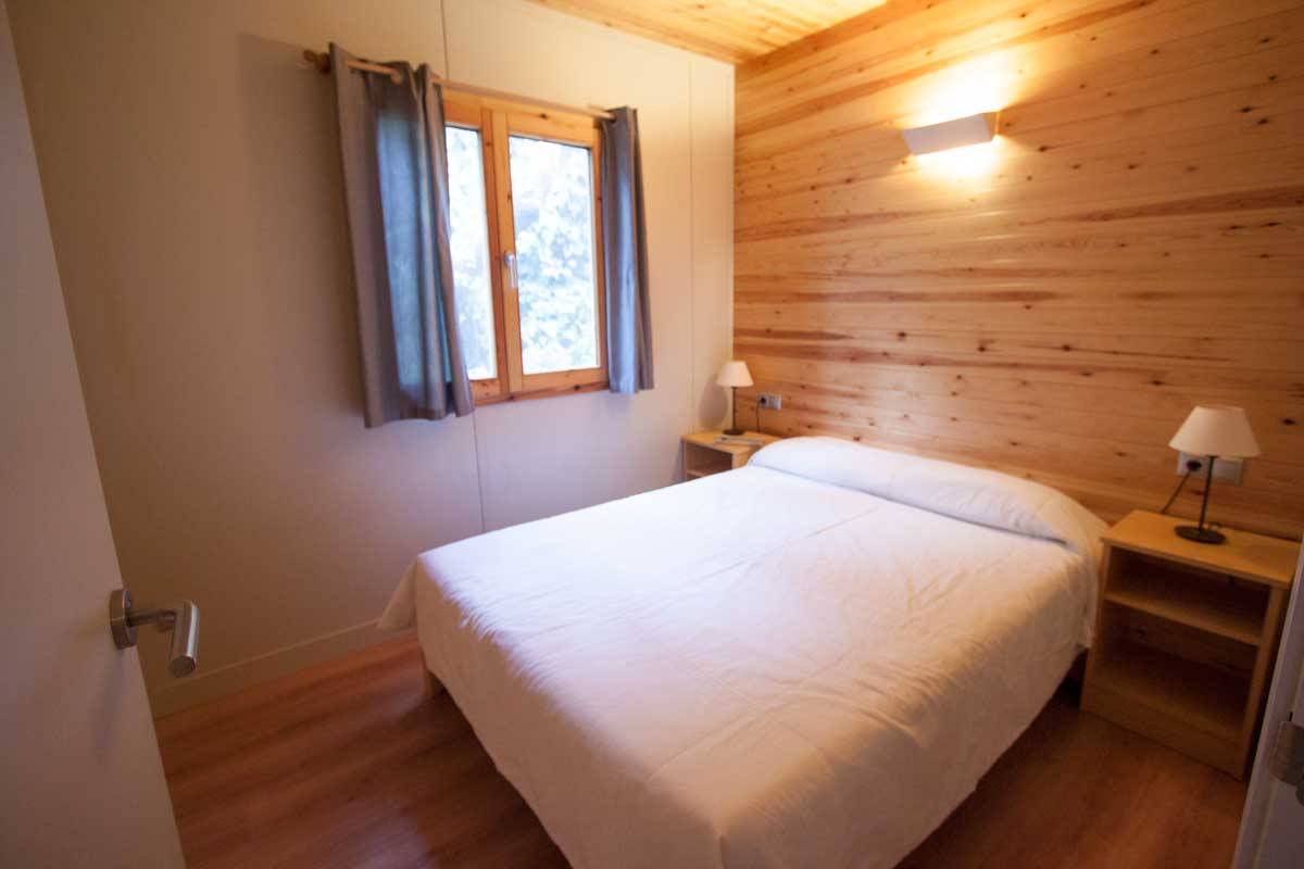Camping Joan - bungalow Costa Confort White bedroom